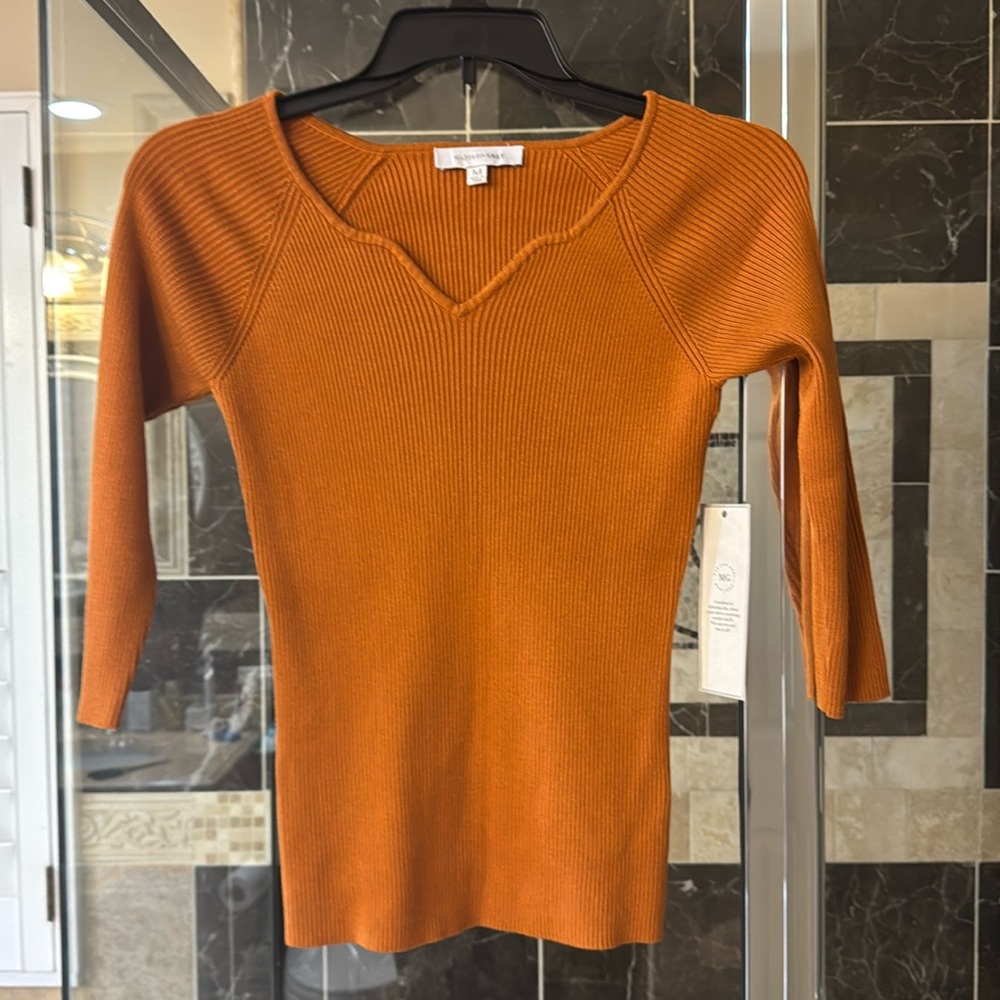 Madison Grey orange 3/4 sleeve top, size M, NWT.